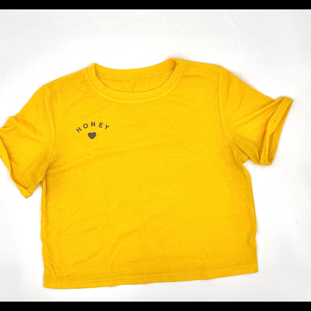 Cute honey yellow shirt!